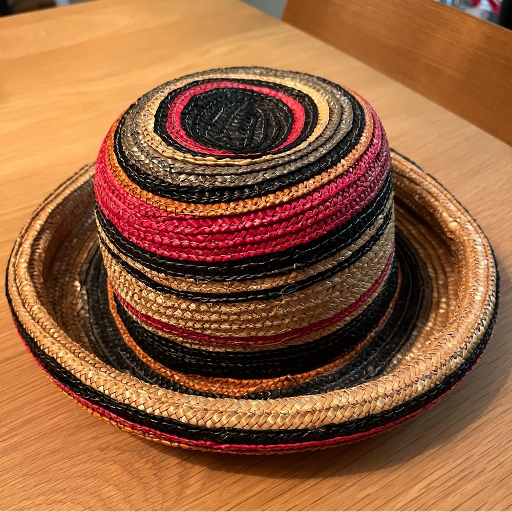 Multicolored straw bowler hat with rolled brim. - Picture 2 of 6
